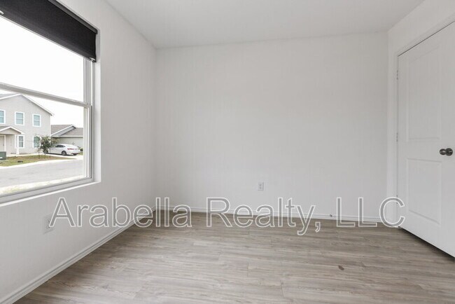 Building Photo - 13823 Ostrich Run