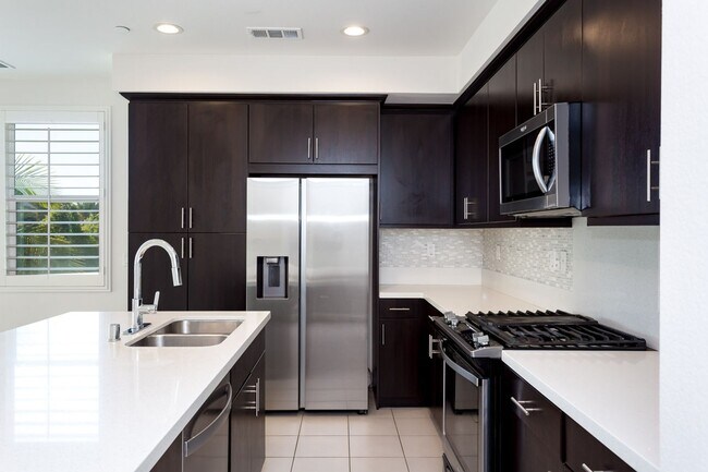 Building Photo - Beautiful Townhome at Millenia in Otay Ranch!