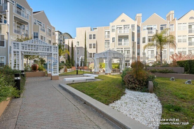 Building Photo - 550 Ortega Ave