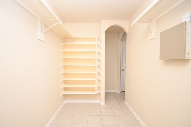 Building Photo - 10430 Sanibel Falls Ct