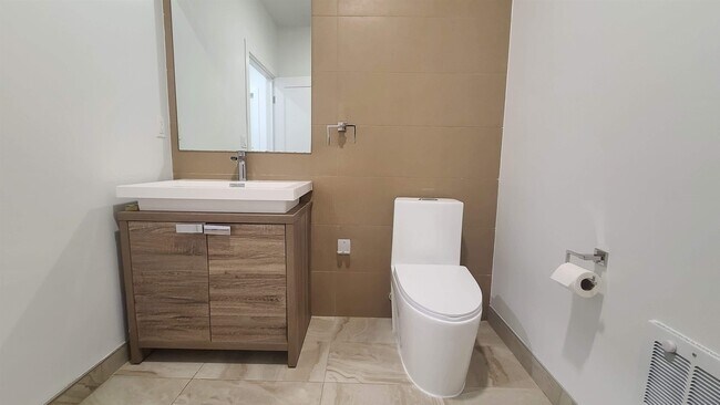 Building Photo - 111 75th St