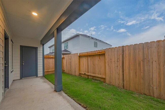Building Photo - 3017 La Rambla Dr