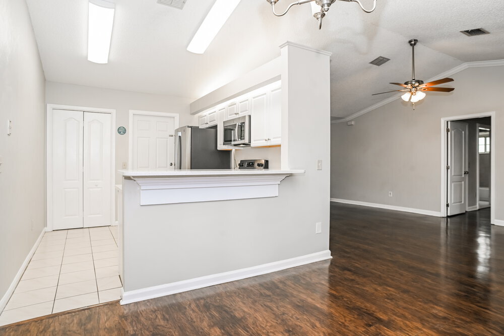 Building Photo - 9552 Glenn Abbey Way