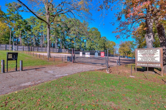Building Photo - 3900 Aspen Dr