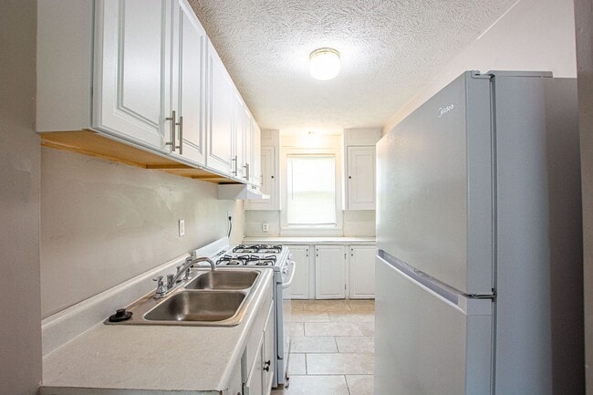 Building Photo - 2202 Wirt St