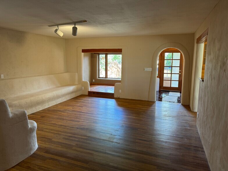 Living room 1 - 1706 W Alameda St