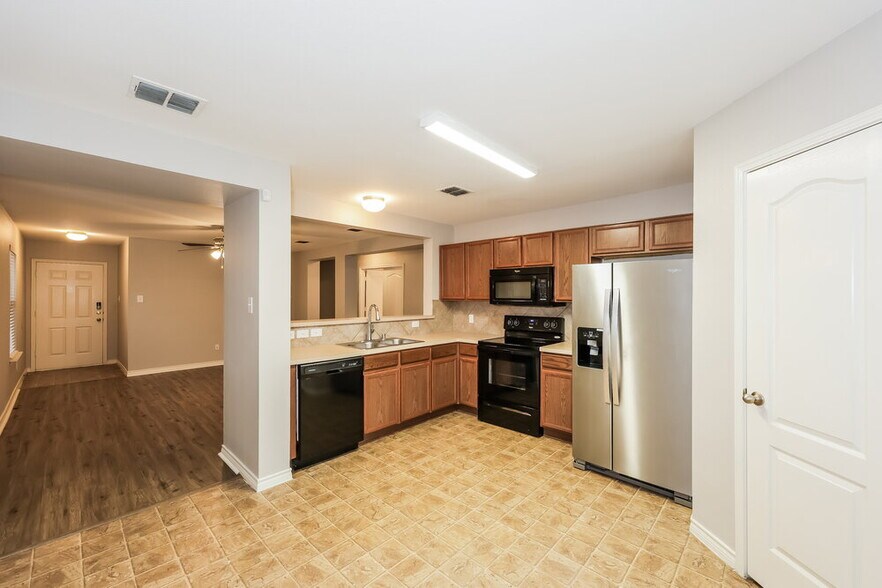 Building Photo - 1172 Tomahawk Dr