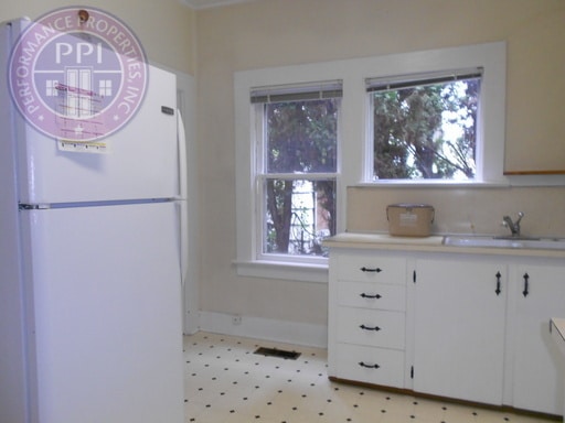 Building Photo - Charming Richmond Craftsman!  Big Backyard!!  Pet Friendly!