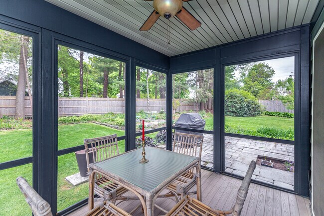 Building Photo - 17 Rhynus Rd