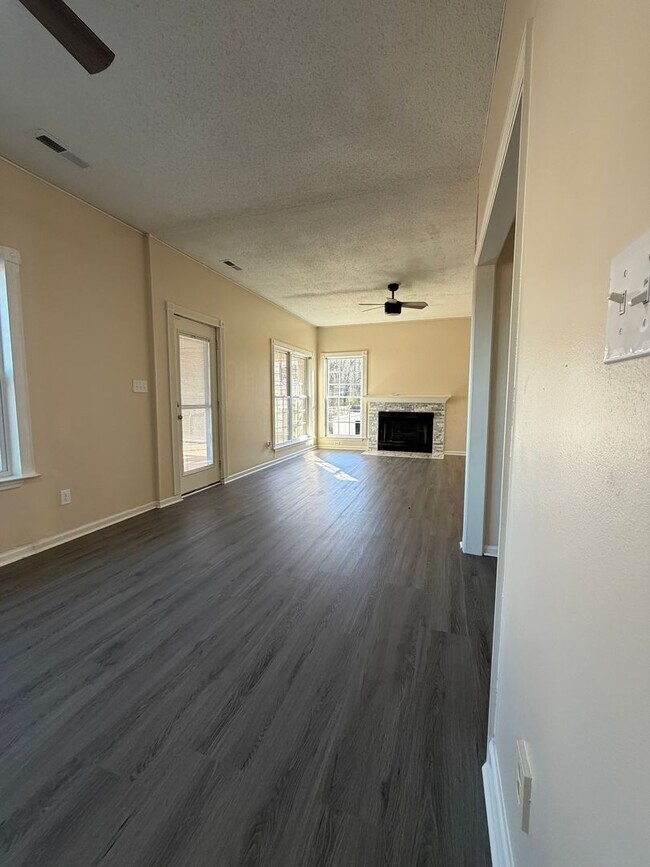 Building Photo - 3 bed | 2.5 bath | 2,630 sq ft