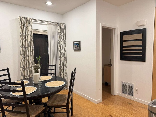 Building Photo - "Charming 2-Bed, 3-Bath Urban Retreat with 1,458 Sq Ft in Vibrant Denver!"