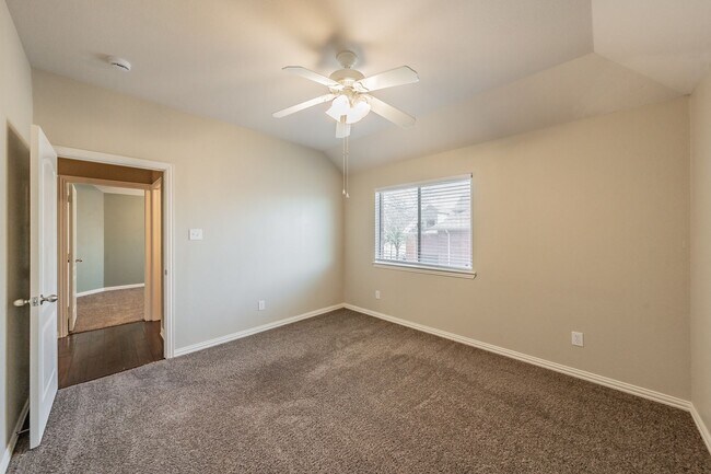 Building Photo - 3504 Oliver Dr