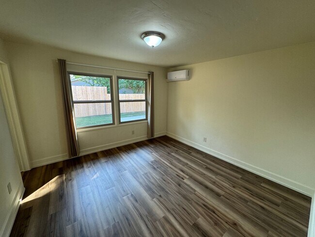 Building Photo - Beautifully Renovated 3 Bedroom ~ 2 Bathro...