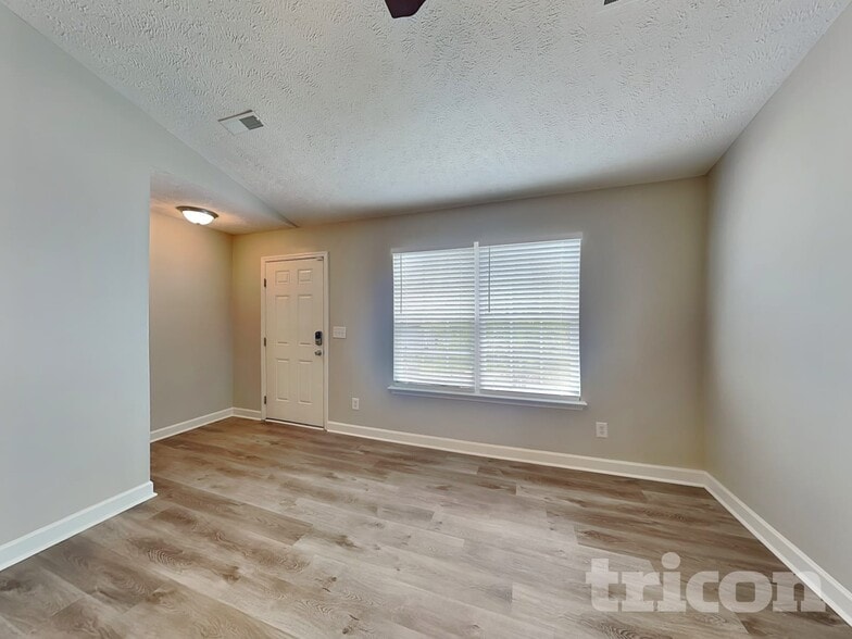 Building Photo - 649 Belgium Dr