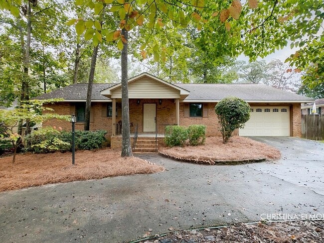 Primary Photo - 122 Friar Tuck Ave