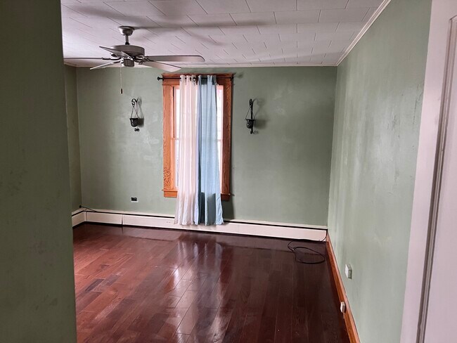 Building Photo - 121 Palm St