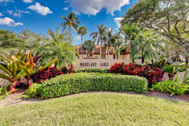 Building Photo - 5390 Woodland Lakes Dr