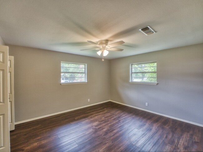 Building Photo - 207 McGee Trail