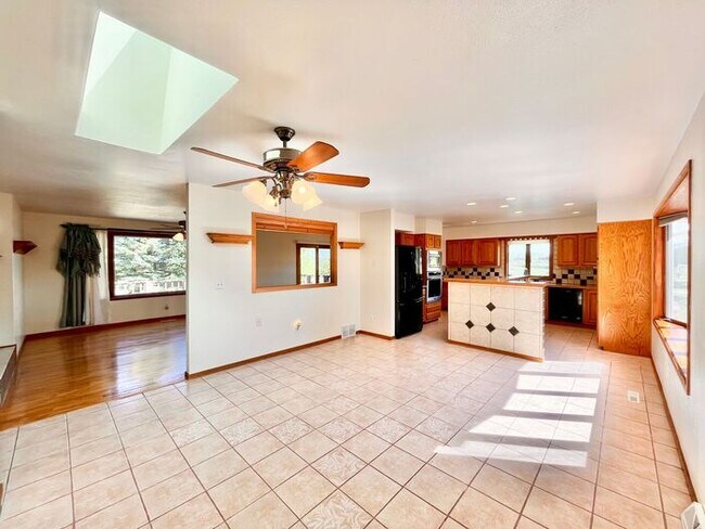 Primary Photo - Gorgeous Private Home with Views!