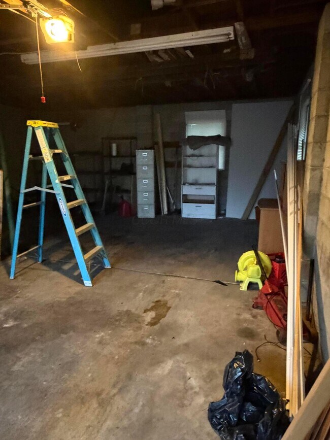 Building Photo - 346 Main St