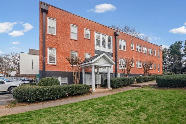 Building Photo - 872 Briarcliff Rd NE