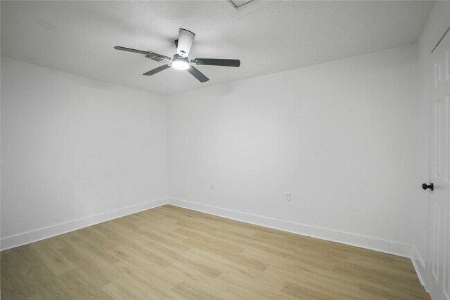 Building Photo - 17123 Sunshine St