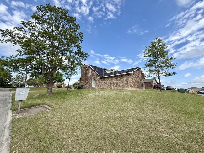 Building Photo - 1001 Weiss Ave