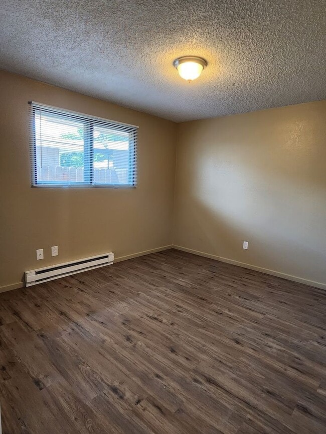 Building Photo - Cute 2 Bedroom 1 Bathroom Near Northtown Mall