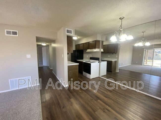 Building Photo - 3101 SW Macvicar Ave