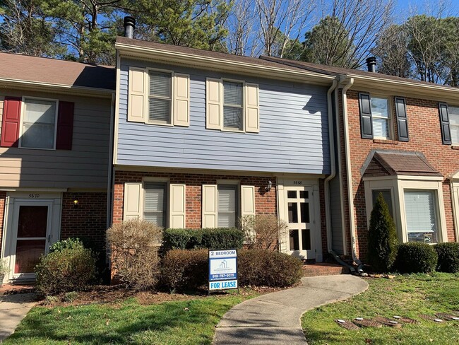 2 BEDROOM CHARMER-PRIVATE PATIO- 2 brm 2.... - 2 BEDROOM CHARMER-PRIVATE PATIO- 2 brm  2....