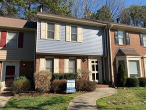 Building Photo - 2 BEDROOM CHARMER-PRIVATE PATIO- 2 brm  2.5 bath-Front Door Parking-On-site Pool-Outside storage-...