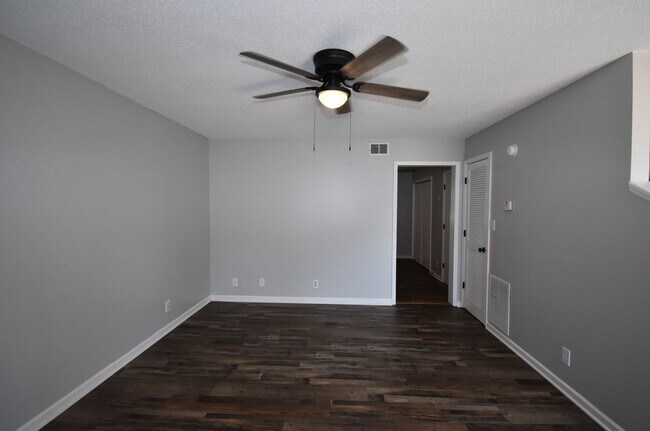 Building Photo - 3264 Tower Dr