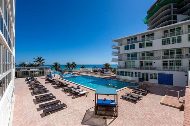 Building Photo - 5401 Collins Ave