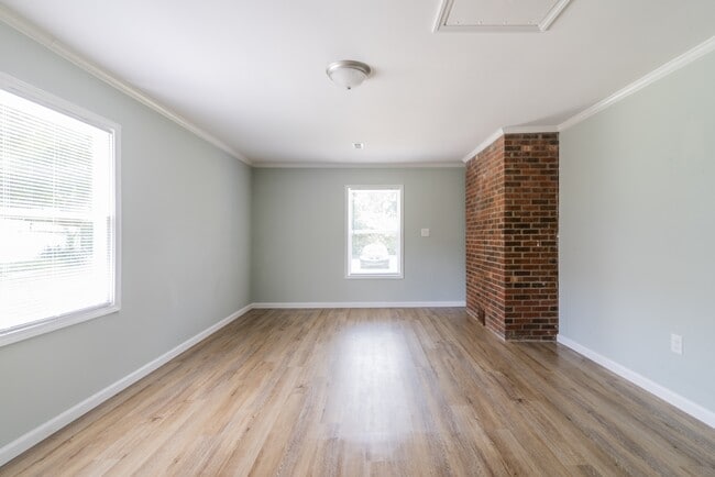 Building Photo - 578 Tryon Pl