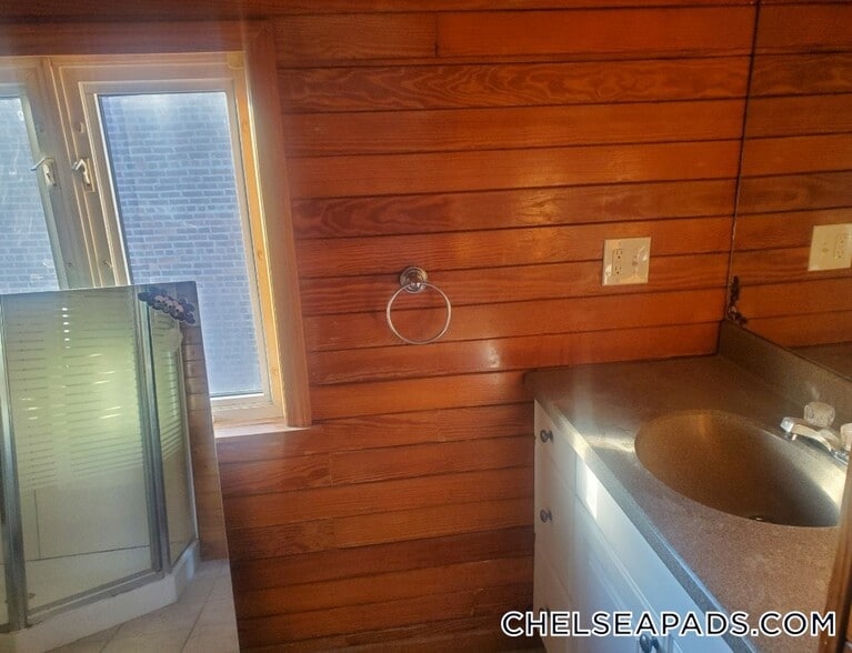 Building Photo - 562 Washington Ave