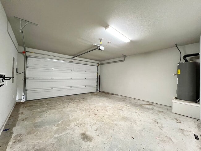 Building Photo - Modern Country Living Near I-35 – Stunning Duplex with Granite, Private Yard & Appliances Included!