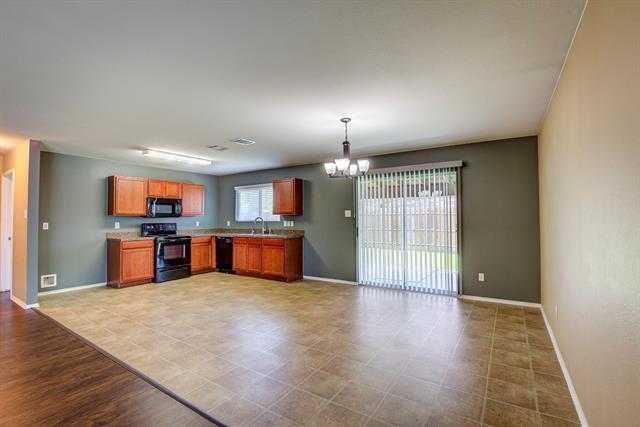 Building Photo - 7000 Sylvan Meadows Dr