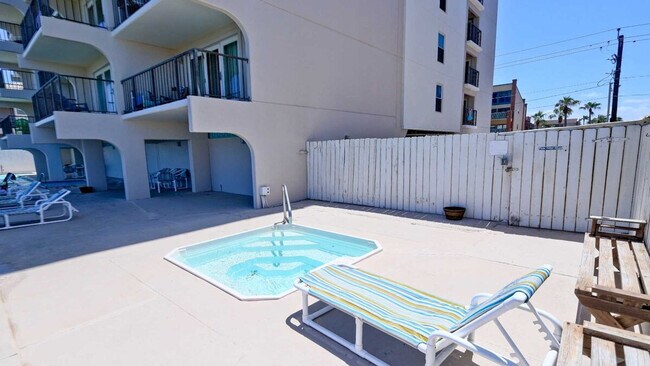 Building Photo - 5516 Gulf Blvd