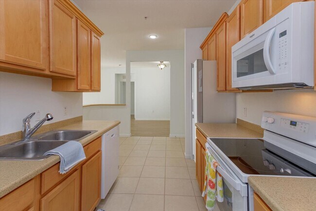 Building Photo - Baldwin Park 2/2 Condo, *Ground Floor* Attached Garage with Enders Park Views! Available June 2026