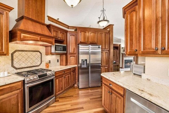 Building Photo - W162N5492 Westwind Dr