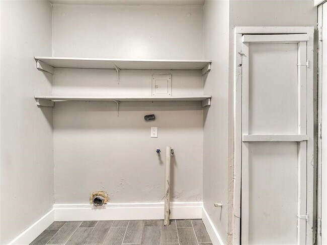 Building Photo - Super 4 Bed 1.5 Bath in the South Gate Addn in Moore, OK