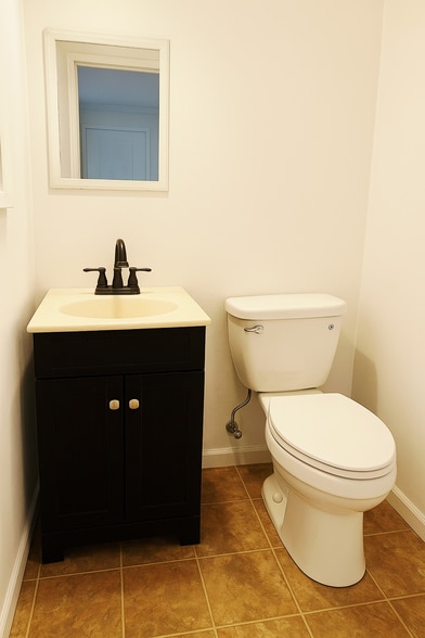 Building Photo - 199 Pointe Cir N