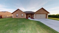 Building Photo - 1621 NE White Rock Dr
