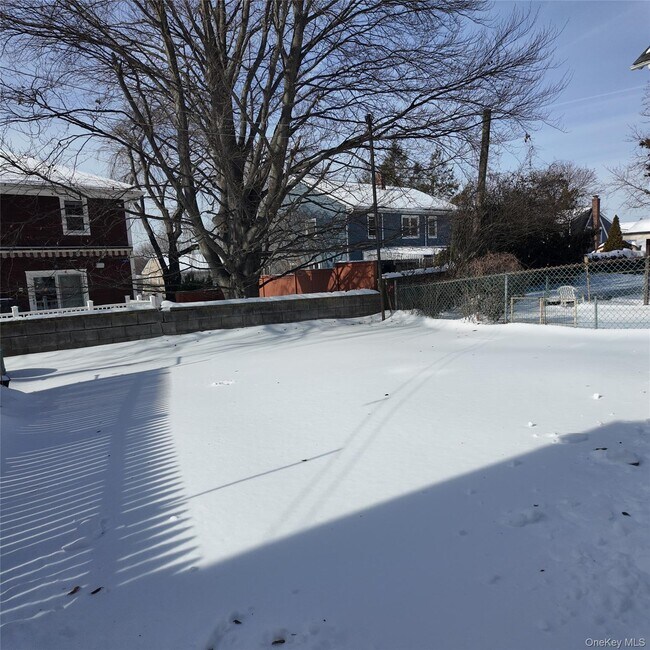 Building Photo - 244 S Ridge St