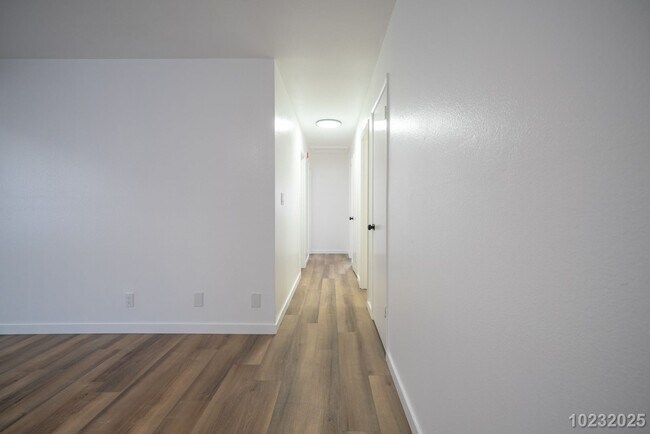 Building Photo - Versatile 3-Bedroom Home with Extended Spa...