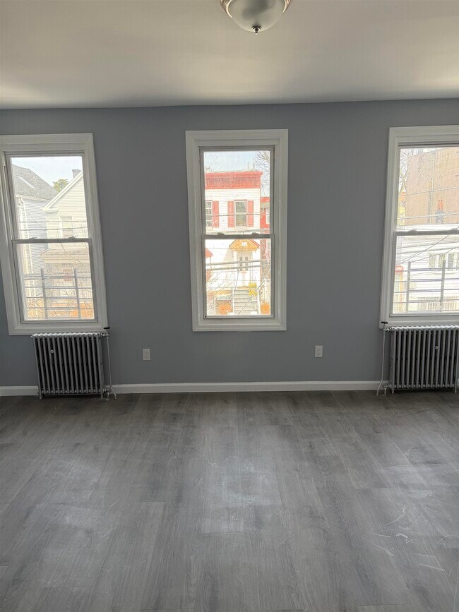 Building Photo - 419 4th St