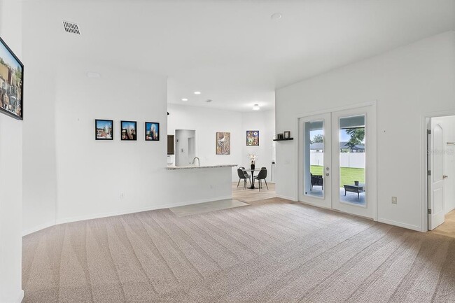 Building Photo - 804 Channing St