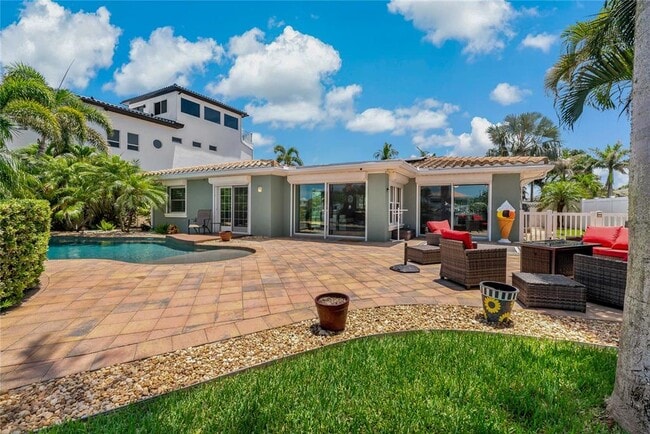 Building Photo - 10124 Yacht Club Dr