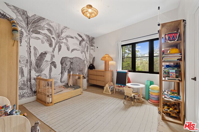 Building Photo - 2065 Watsonia Terrace