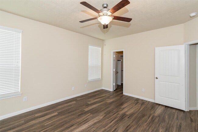 Building Photo - 9522 Yellow Rose Dr